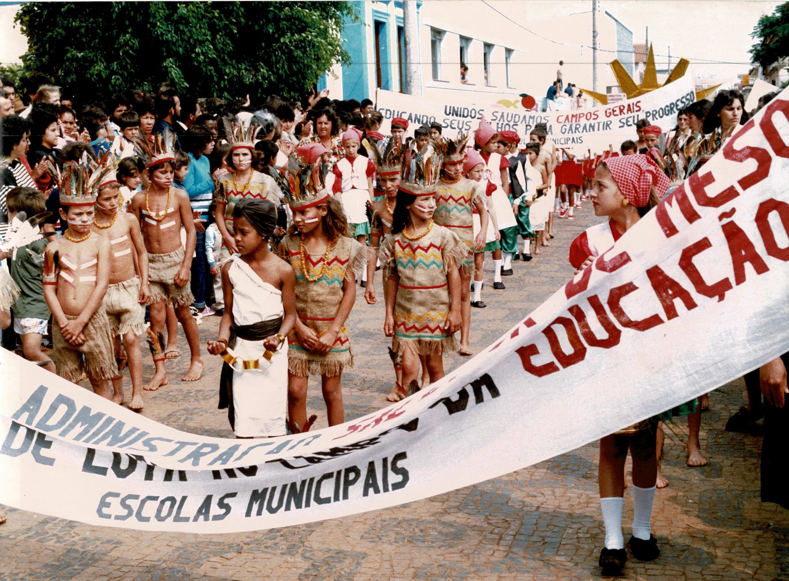 Desfile Cívico 07/09/1988 (Fonte: Biblioteca Municipal)