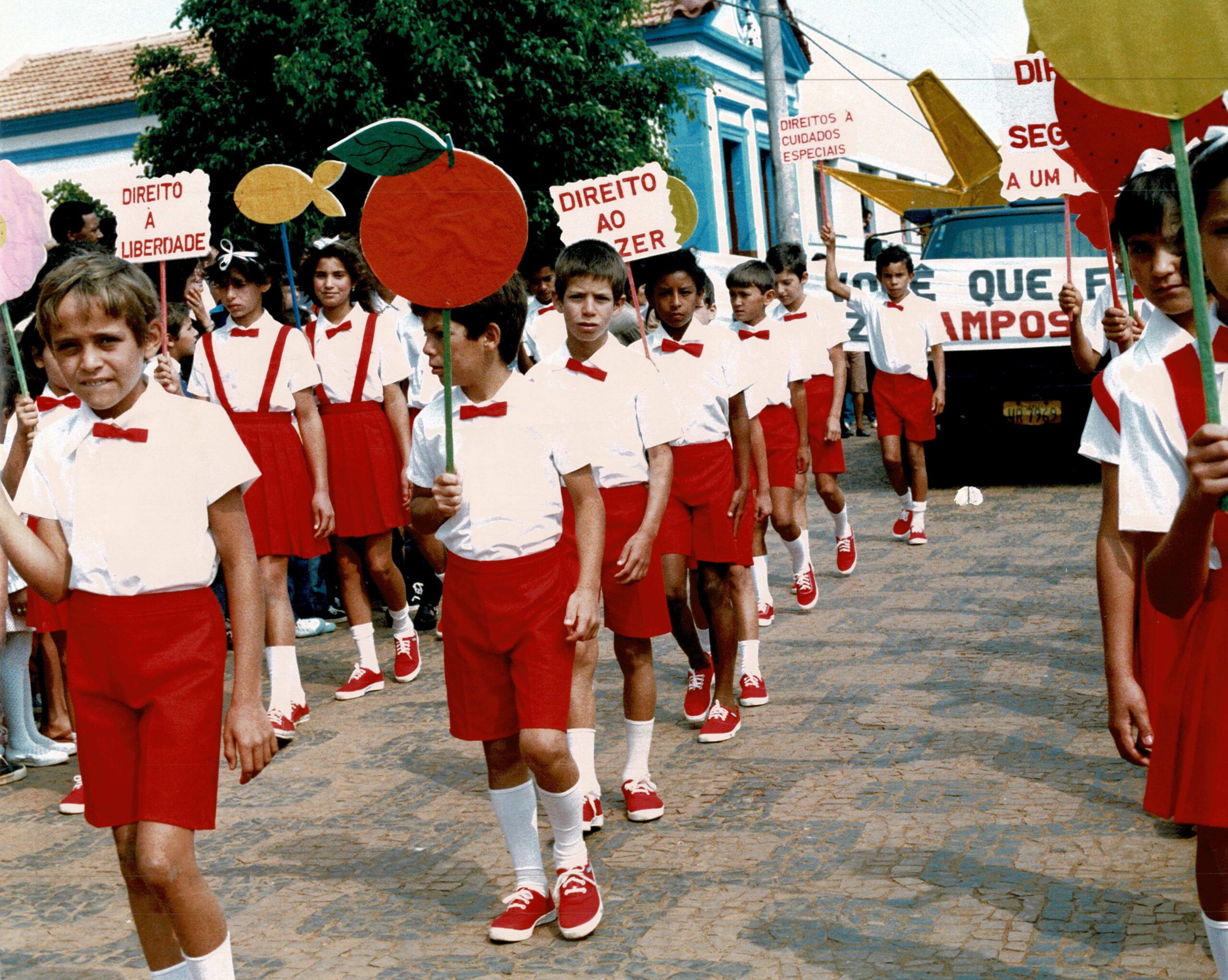 Desfile Cívico 07/09/1988 (Fonte: Biblioteca Municipal)