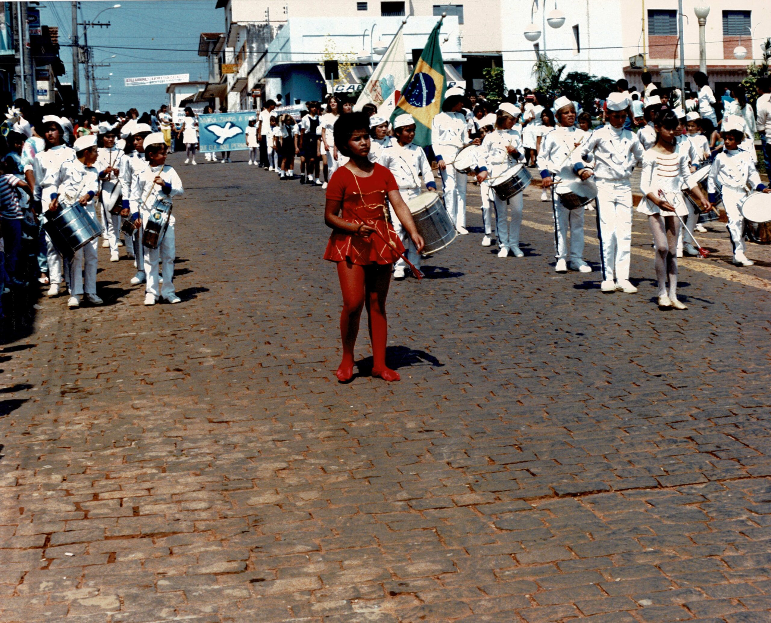 Desfile Cívico 07/09/1988 (Fonte: Biblioteca Municipal)