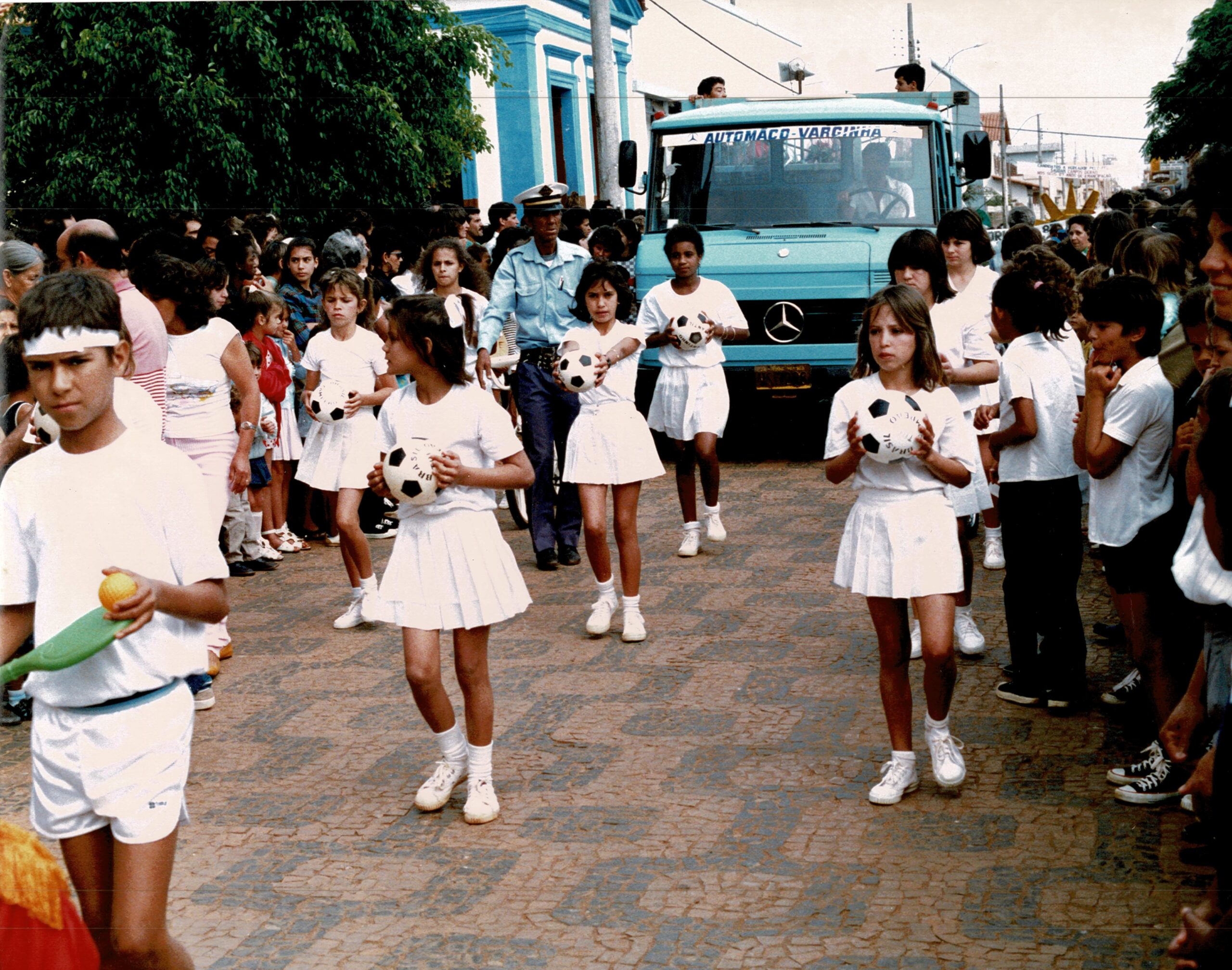 Desfile Cívico 07/09/1988 (Fonte: Biblioteca Municipal)