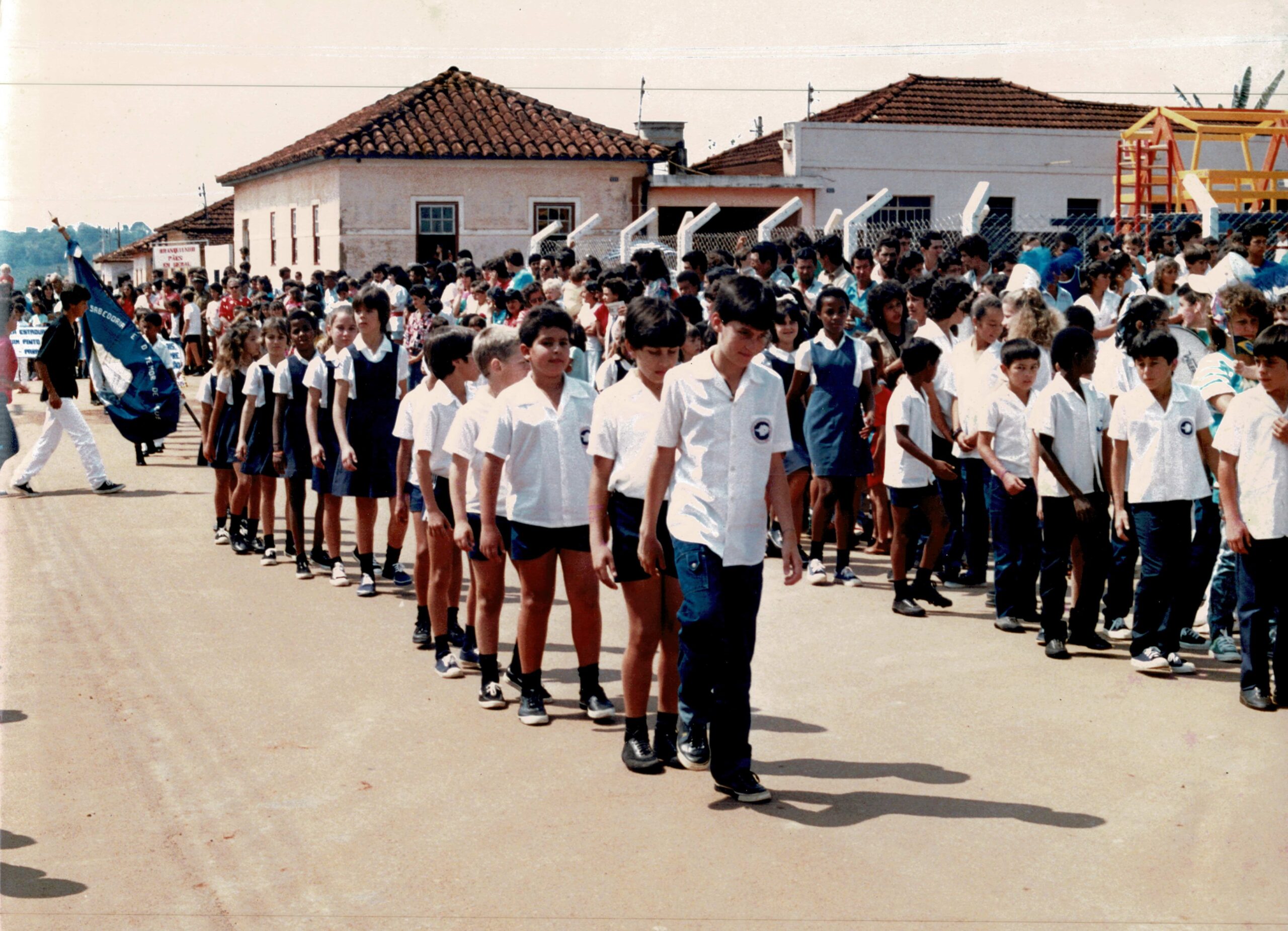 Desfile Cívico 07/09/1988 (Fonte: Biblioteca Municipal)