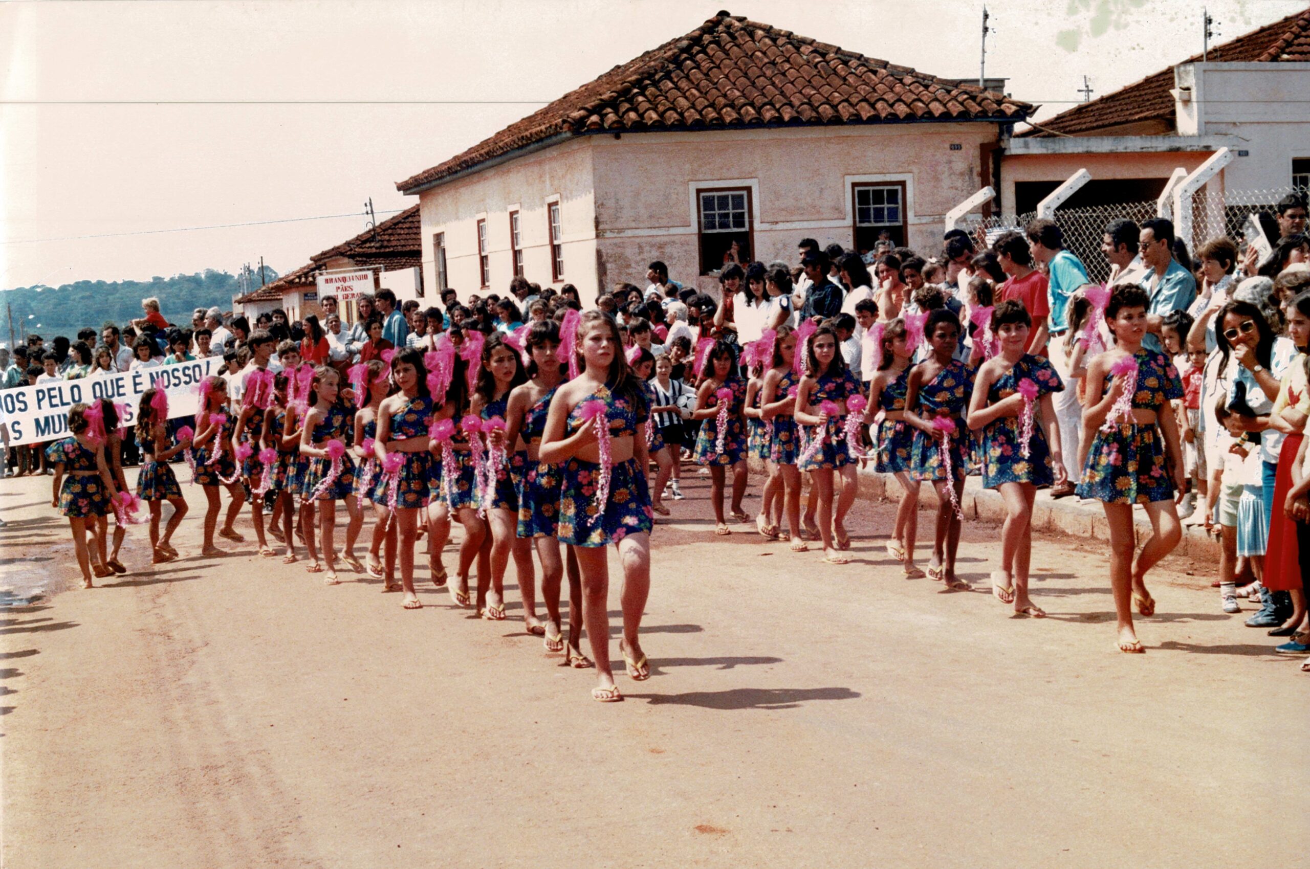Desfile Cívico 07/09/1988 (Fonte: Biblioteca Municipal)
