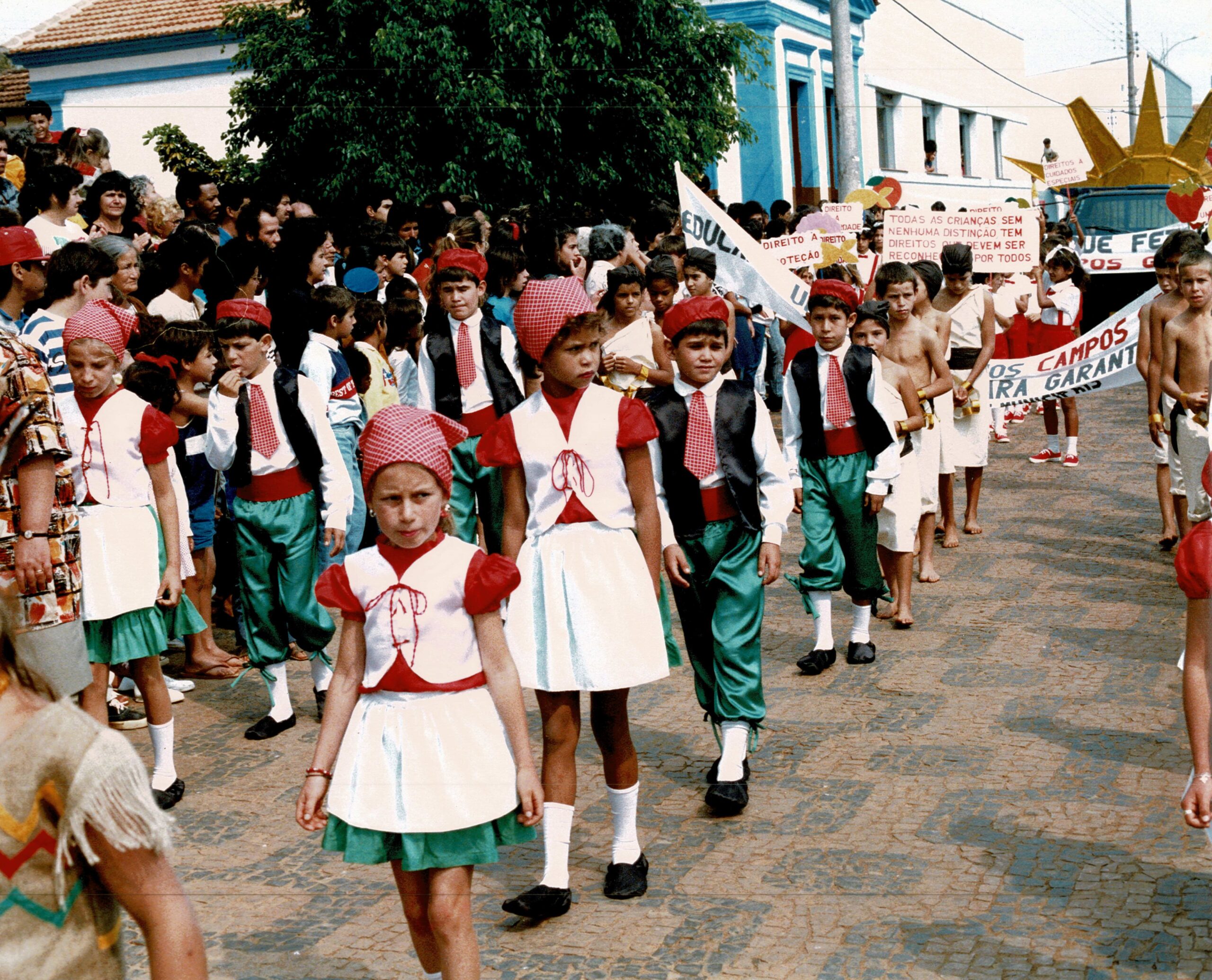 Desfile Cívico 07/09/1988 (Fonte: Biblioteca Municipal)