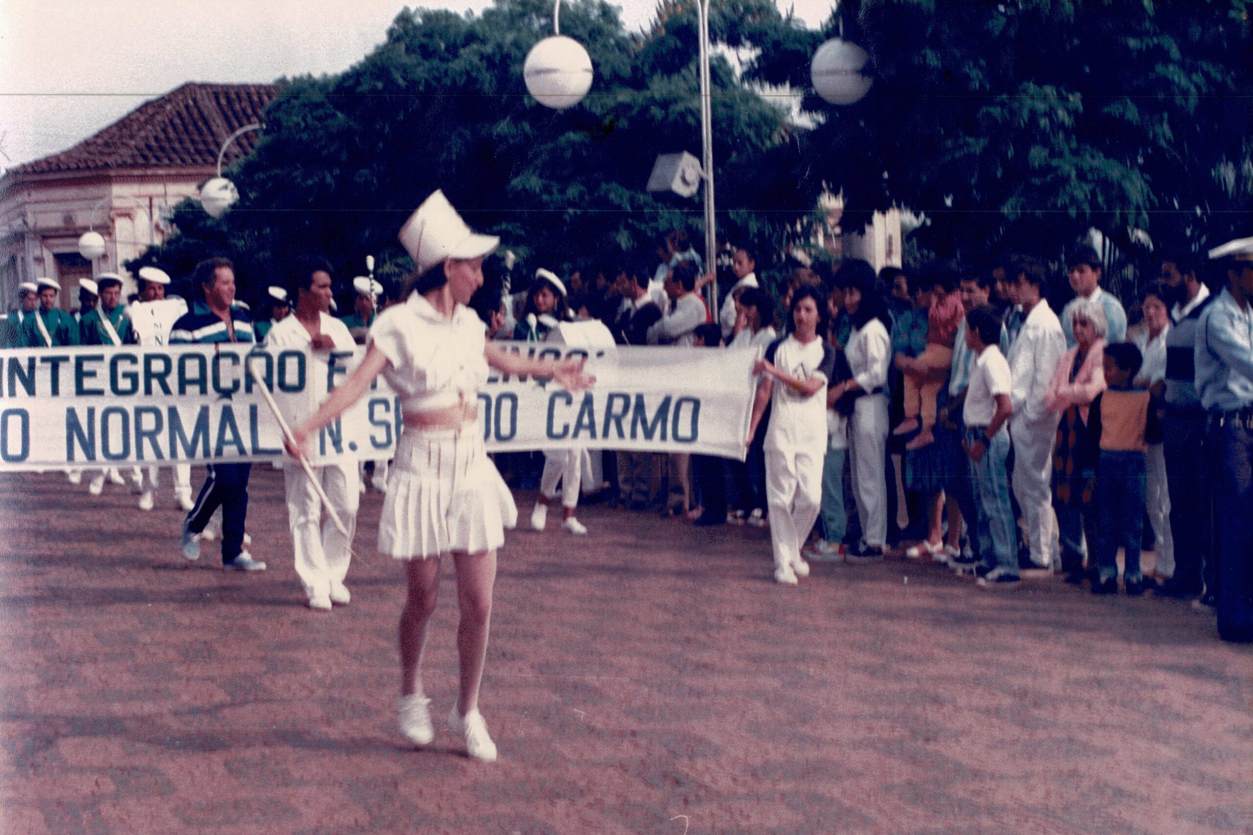 Desfile Cívico 07/09/1988 (Fonte: Biblioteca Municipal)