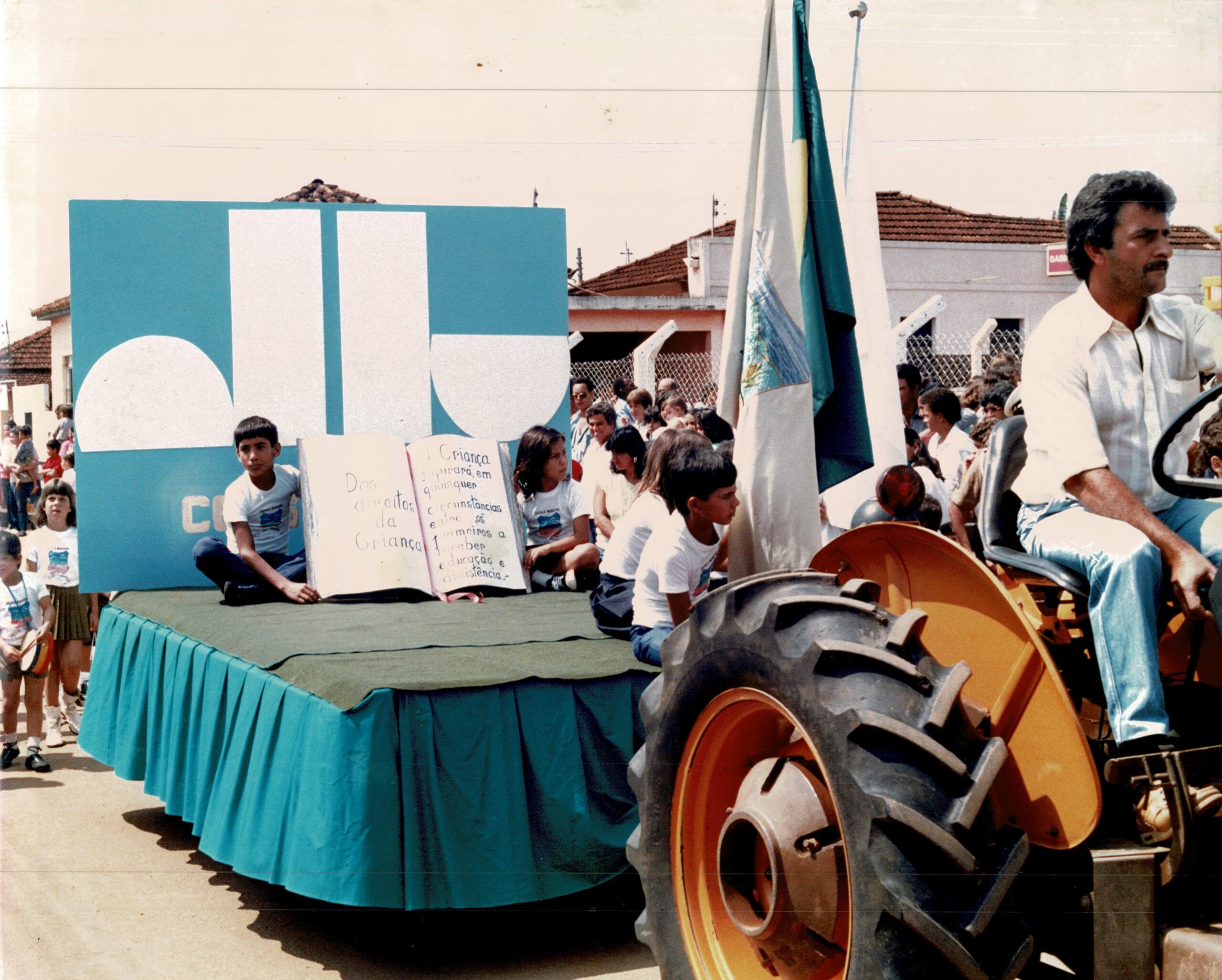 Desfile Cívico 07/09/1988 (Fonte: Biblioteca Municipal)