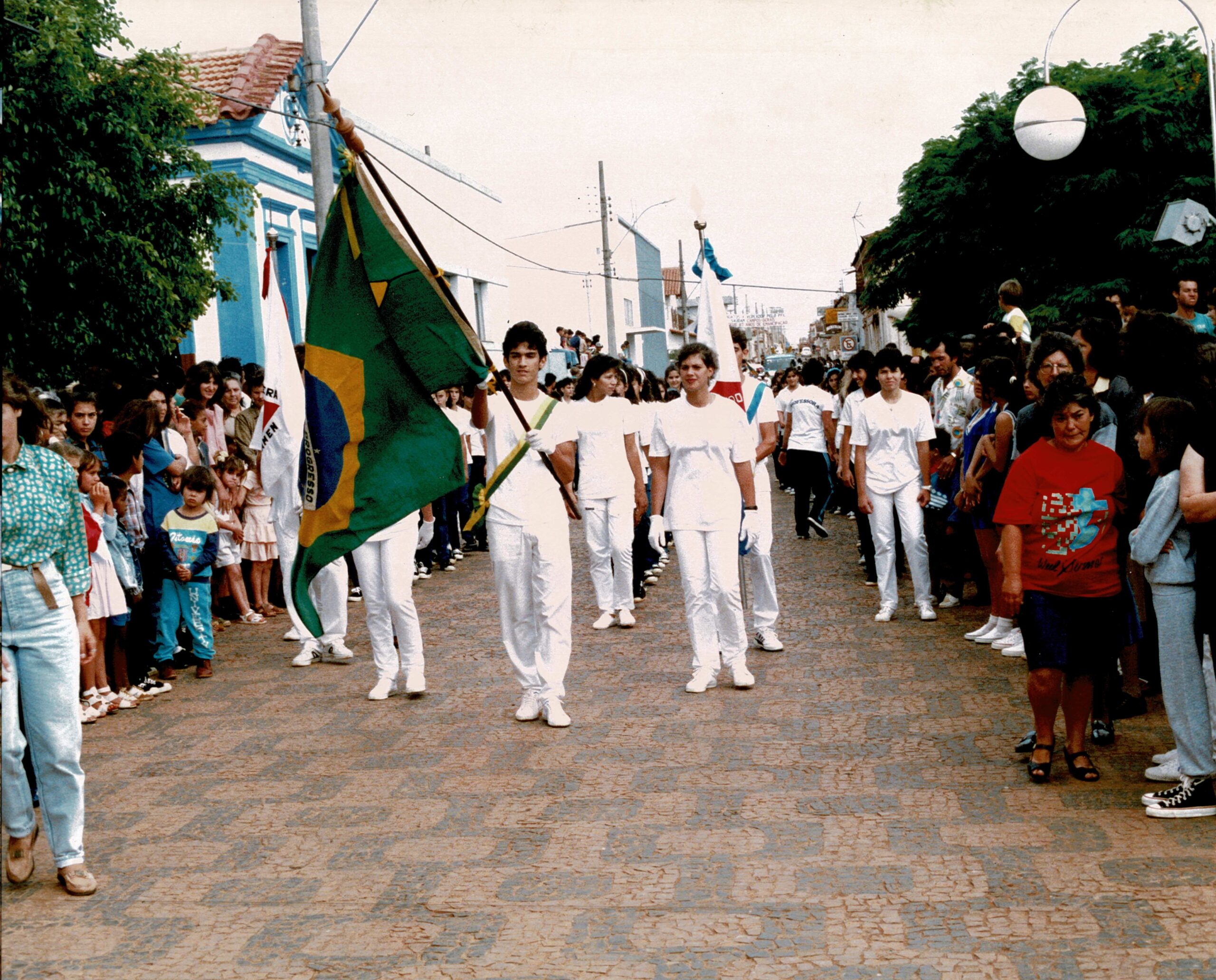 Desfile Cívico 07/09/1988 (Fonte: Biblioteca Municipal)