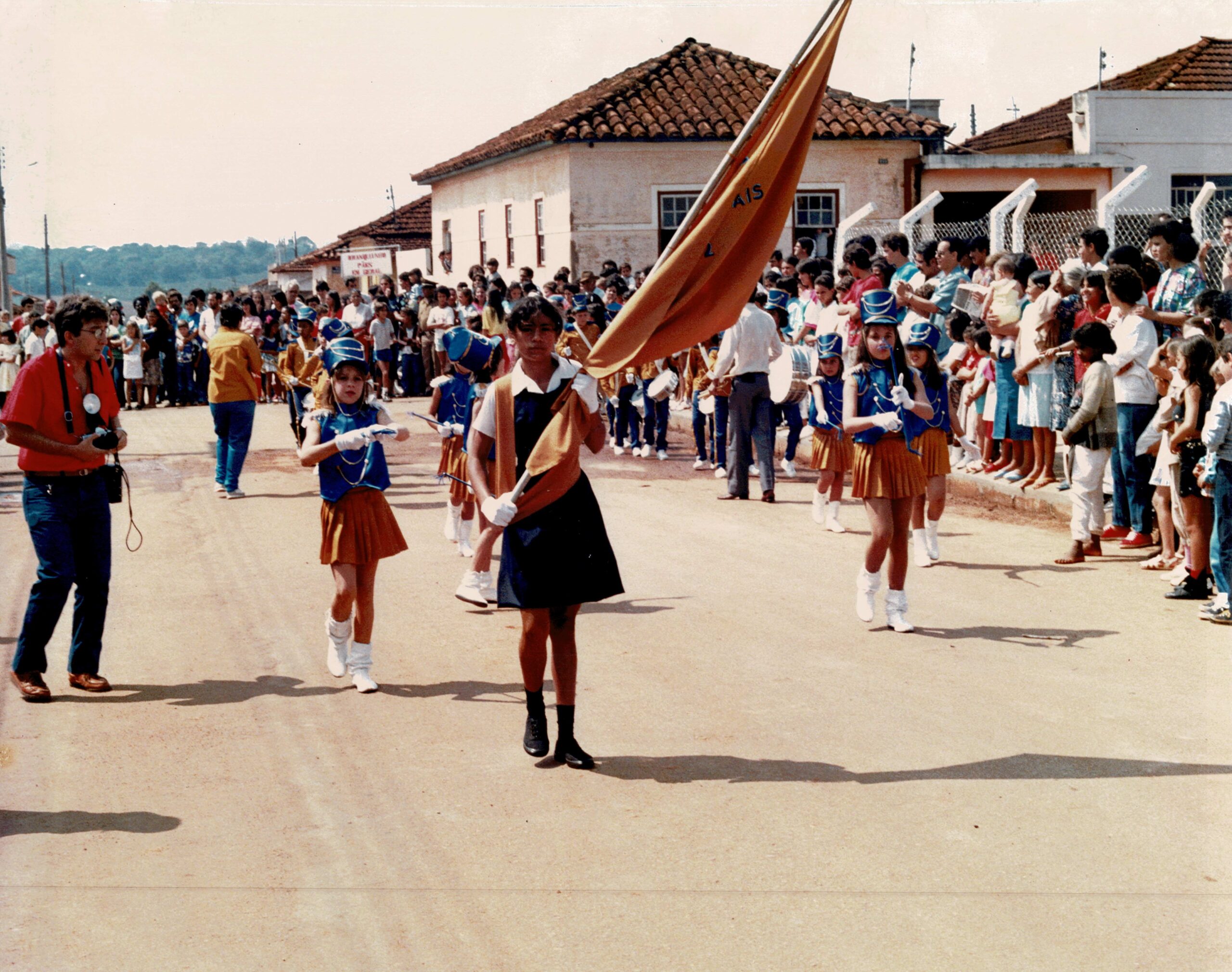 Desfile Cívico 07/09/1988 (Fonte: Biblioteca Municipal)