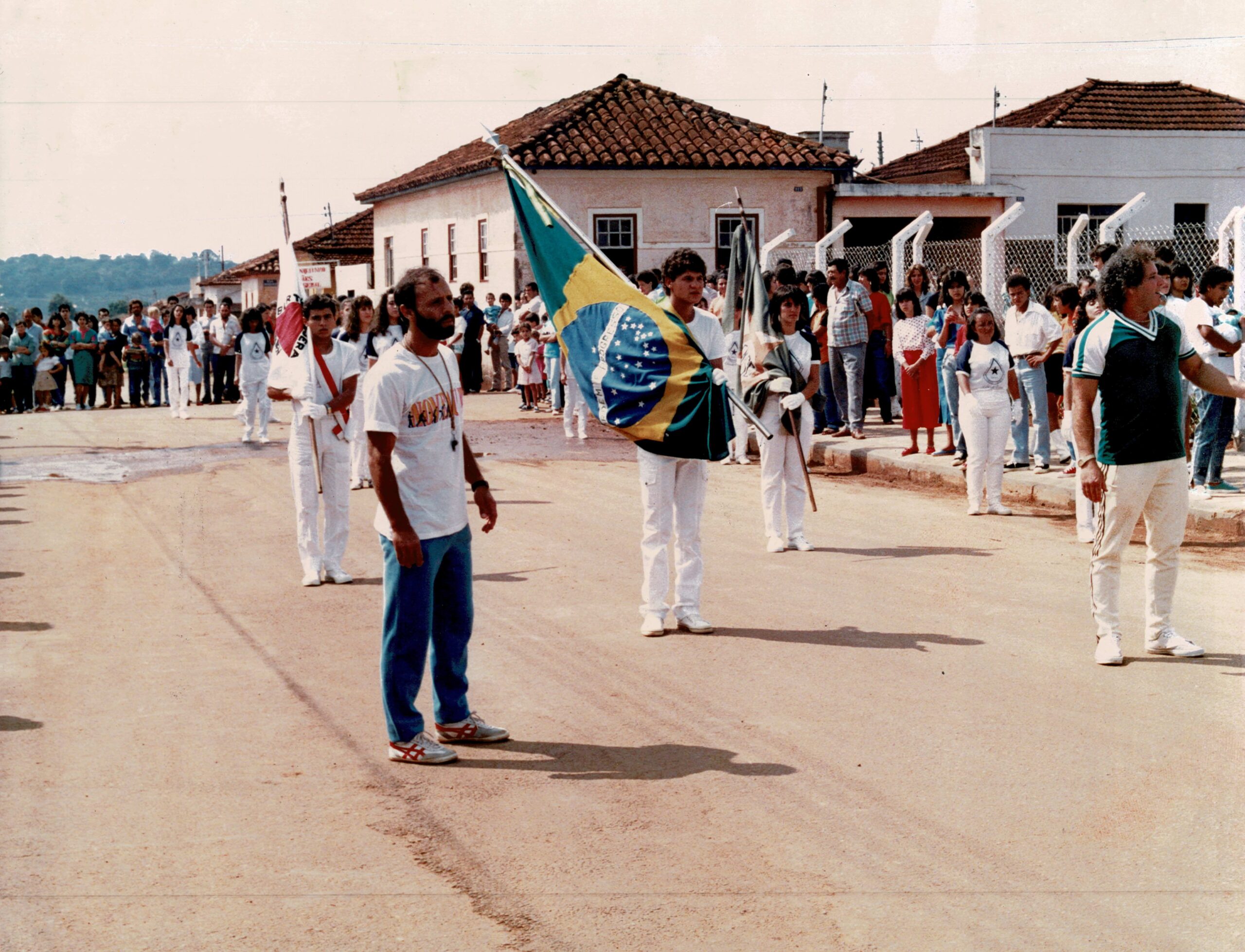 Desfile Cívico 07/09/1988 (Fonte: Biblioteca Municipal)