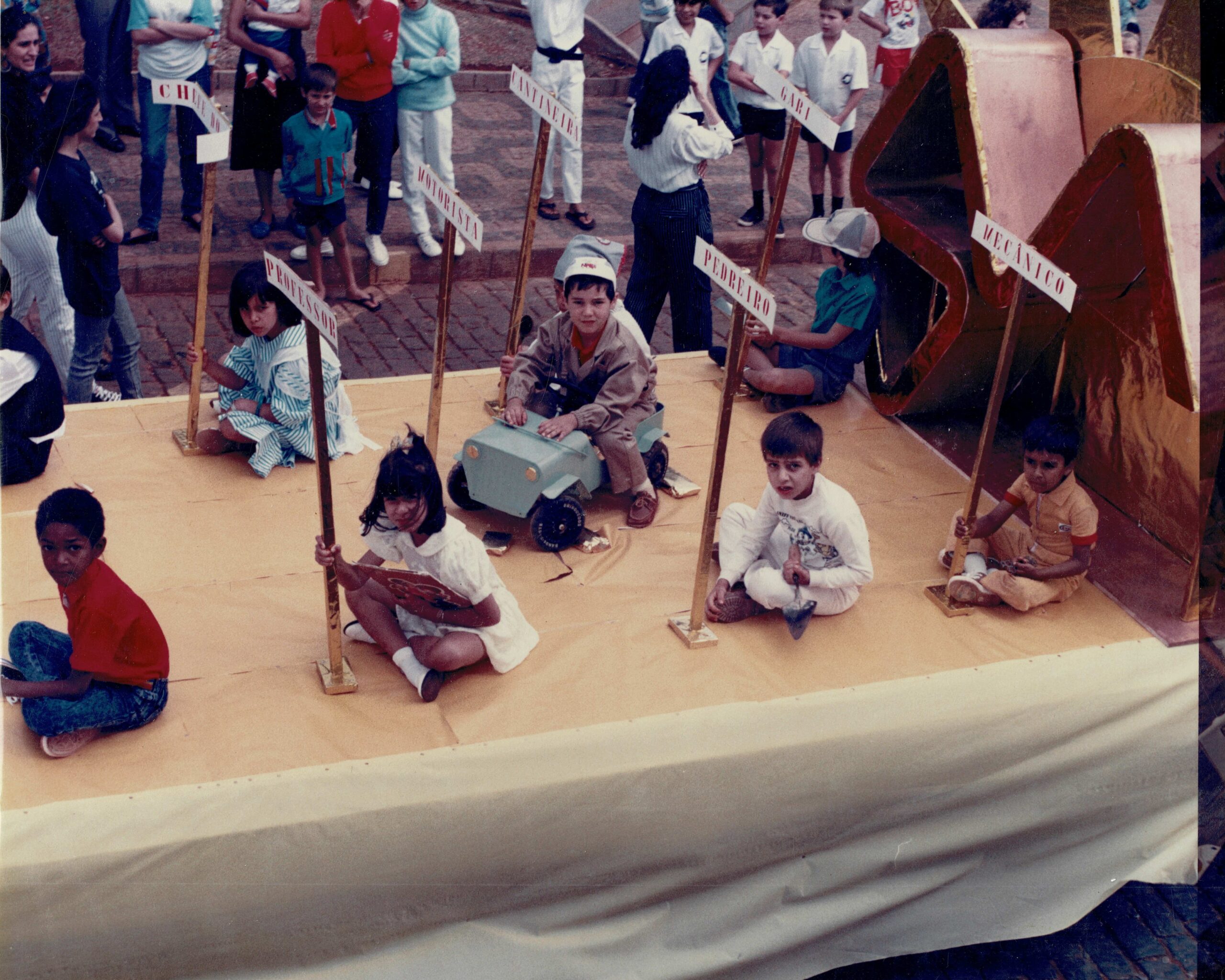 Desfile Cívico 07/09/1988 (Fonte: Biblioteca Municipal)